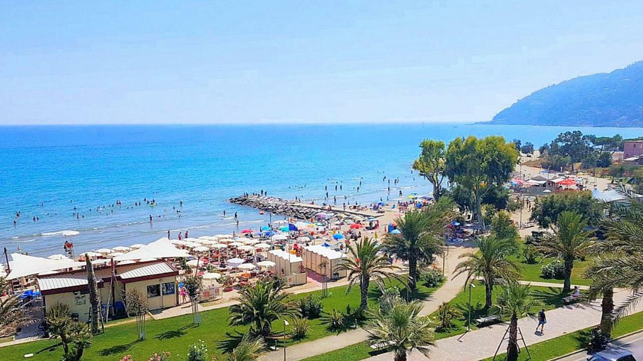 Appartamento Frontemare Marina dʼMarina dʼAndora 外观 照片