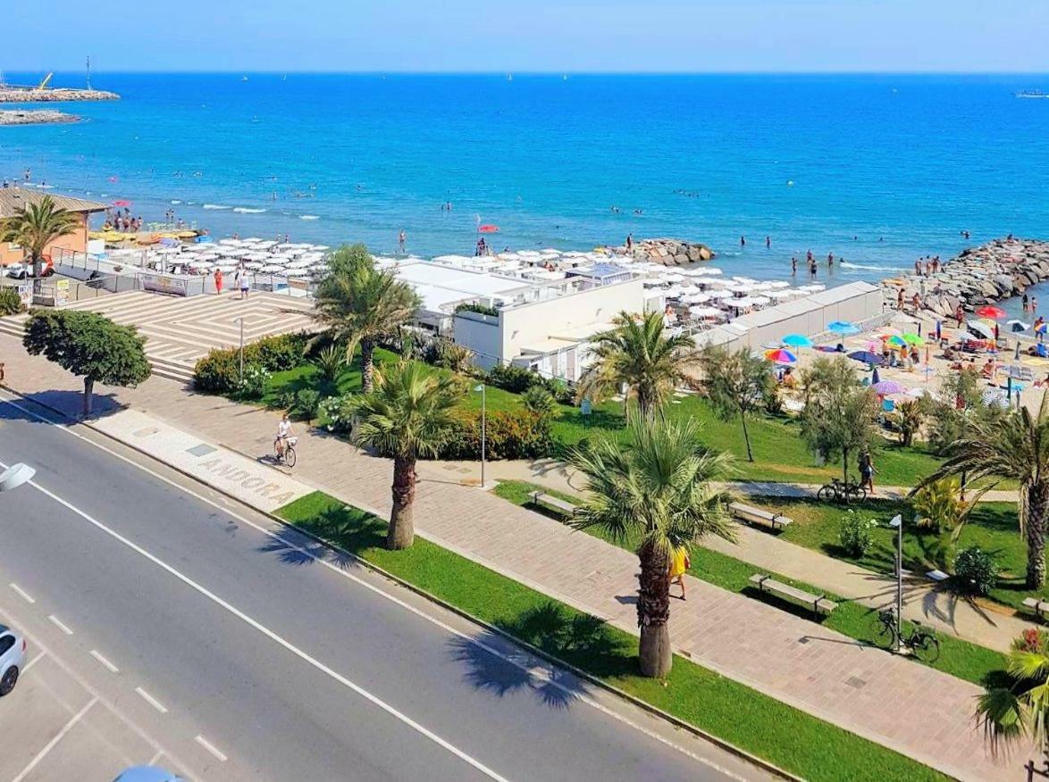 Appartamento Frontemare Marina dʼMarina dʼAndora 外观 照片